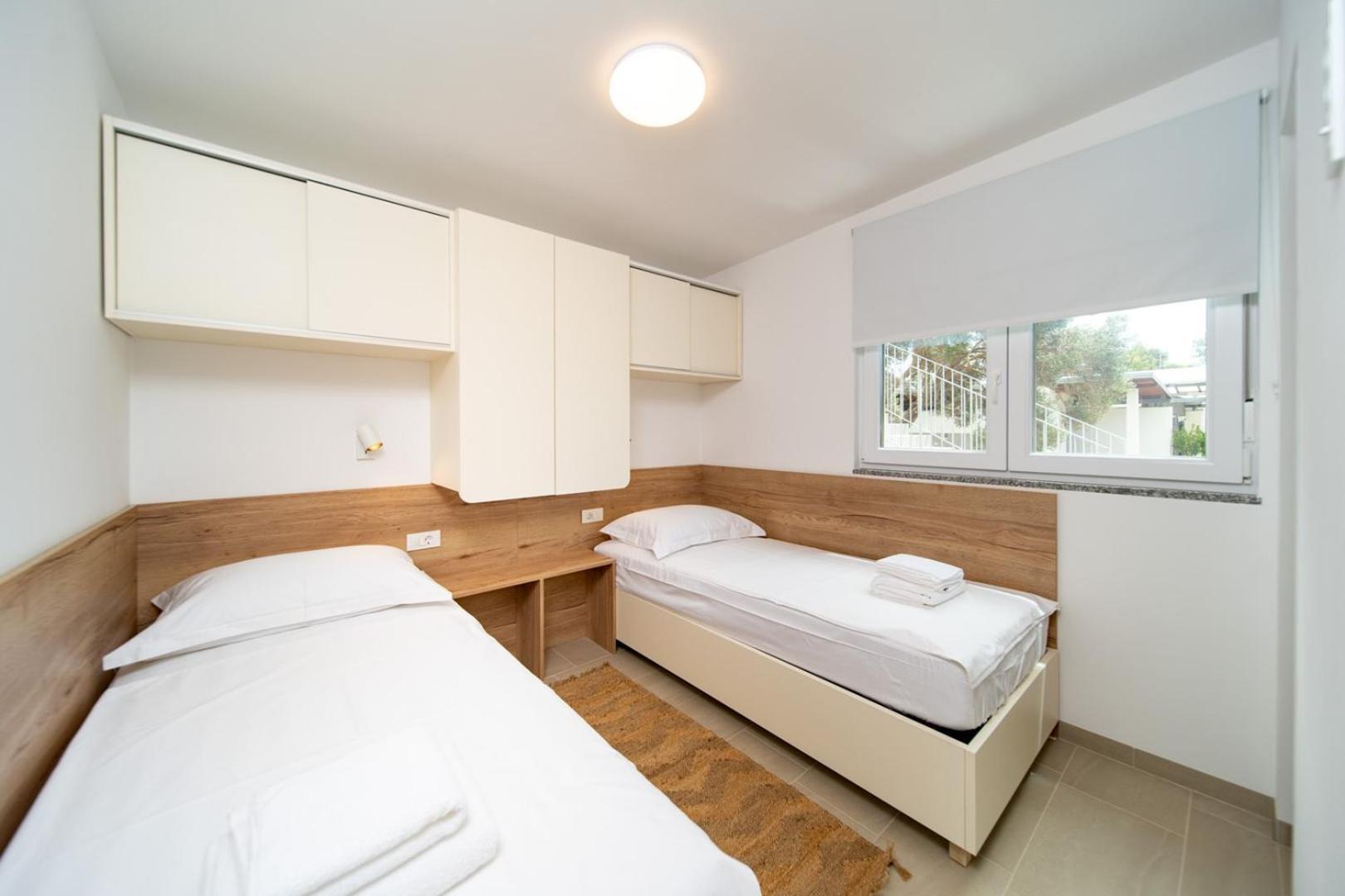 Arti Holiday Homes Banjol Esterno foto