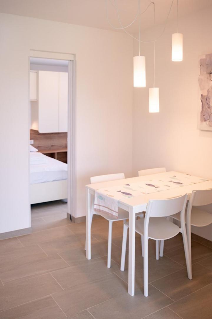 Arti Holiday Homes Banjol Esterno foto