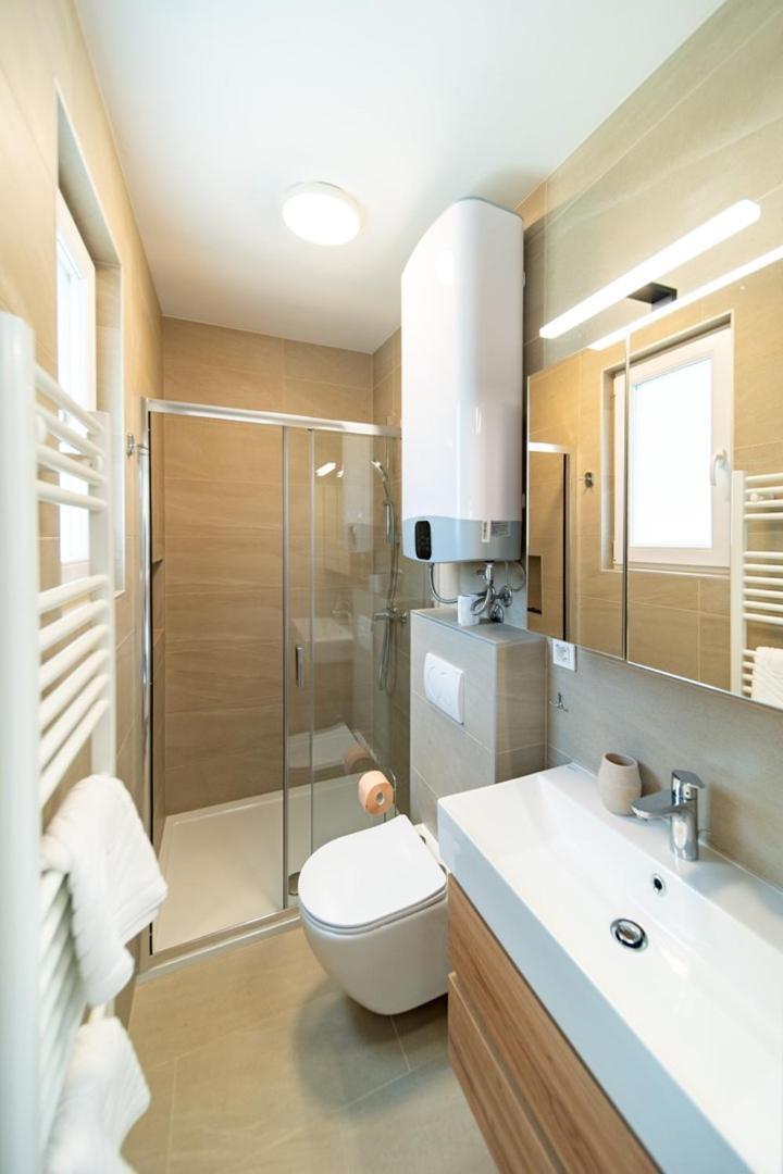 Arti Holiday Homes Banjol Esterno foto