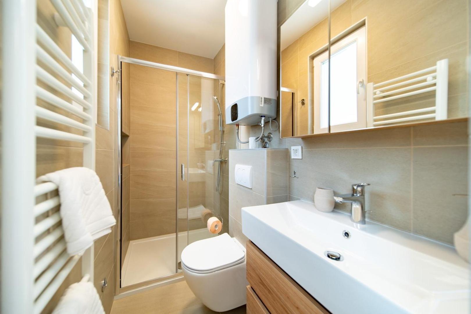 Arti Holiday Homes Banjol Esterno foto