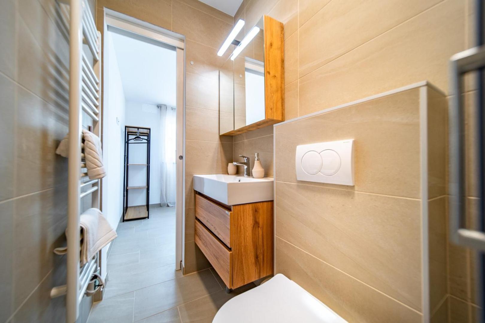 Arti Holiday Homes Banjol Esterno foto