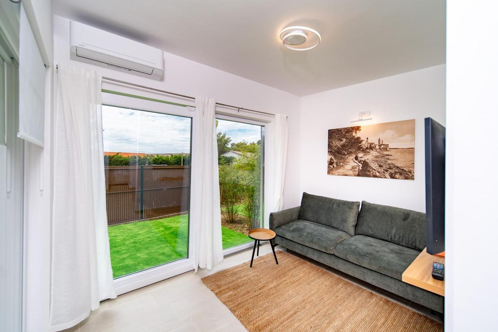 Arti Holiday Homes Banjol Esterno foto