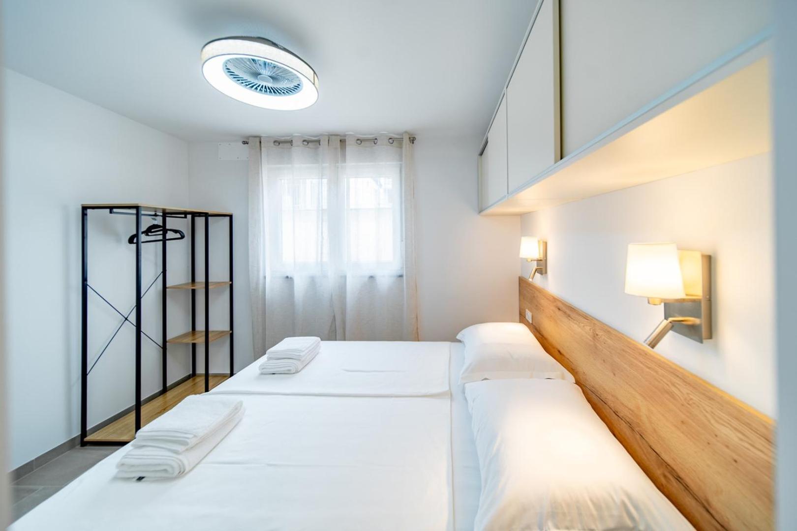 Arti Holiday Homes Banjol Esterno foto